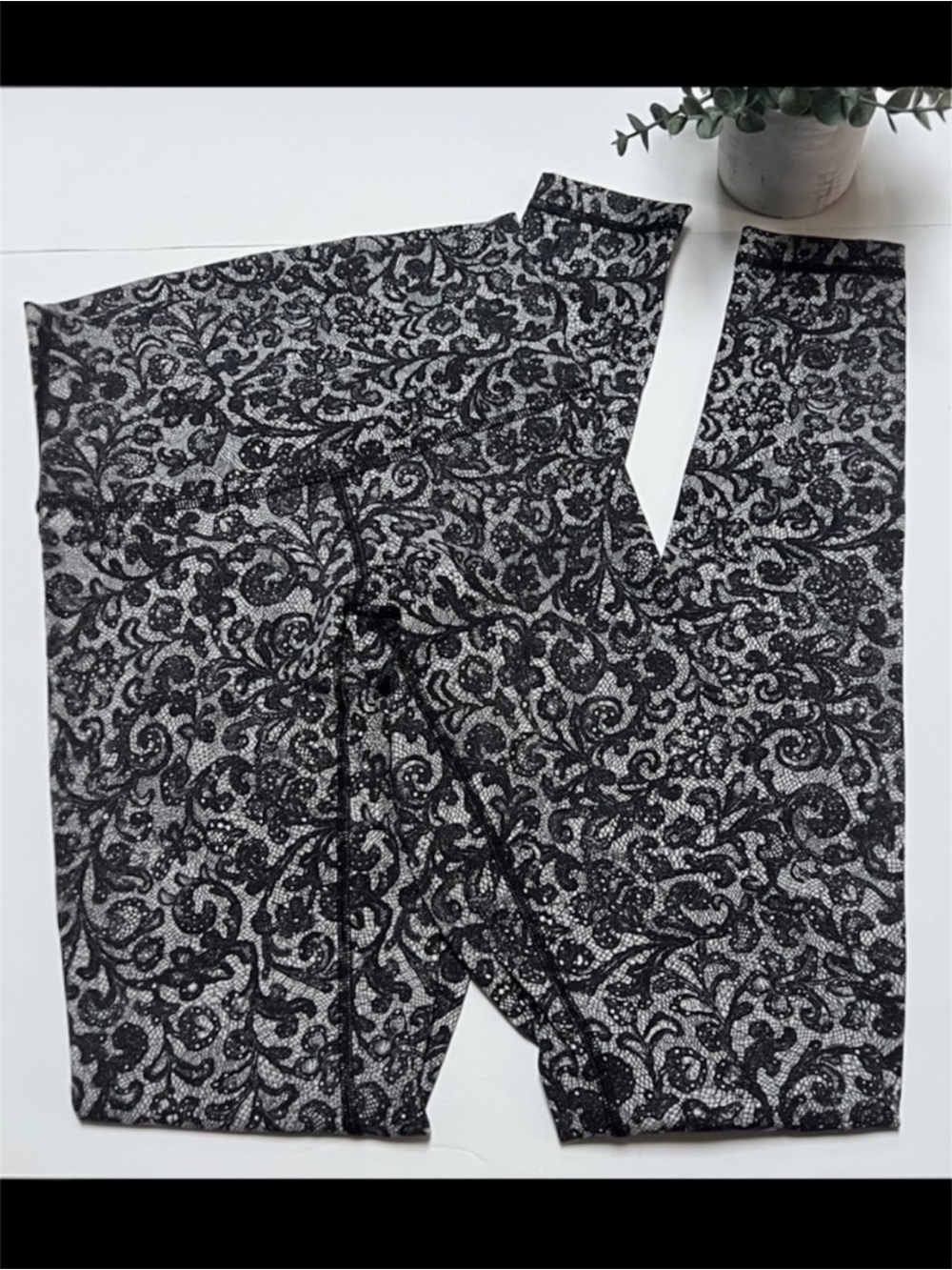 Lululemon Wunder Under Pant Hi Rise Mini Cinder Lace White Black Size 4